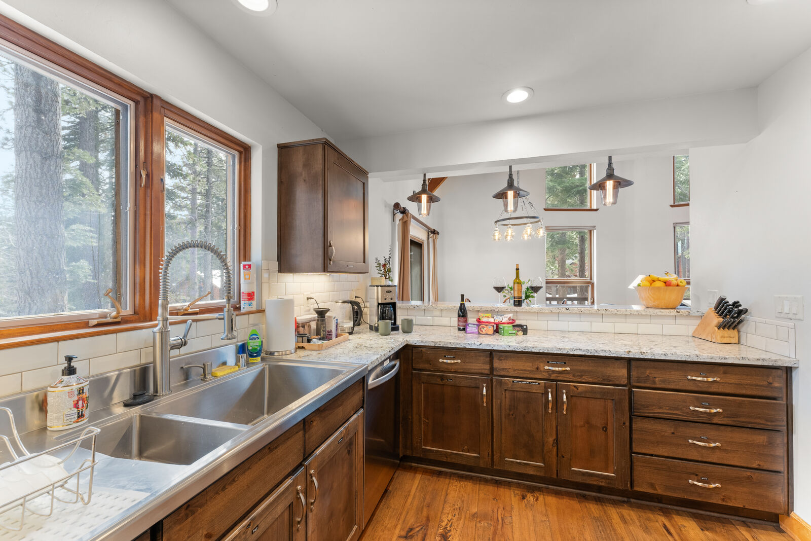 Kitchen counter and range